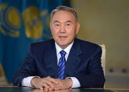 Н.Назарбаев вручил сертификат на 2 млн тенге студенту из Алматы
